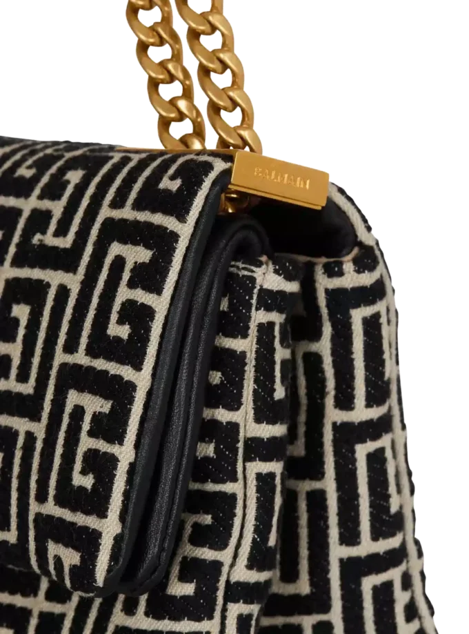 1945 Soft Kleine Tasche aus Canvas mit Monogramm 1945 Soft Kleine Tasche aus Canvas mit Monogramm