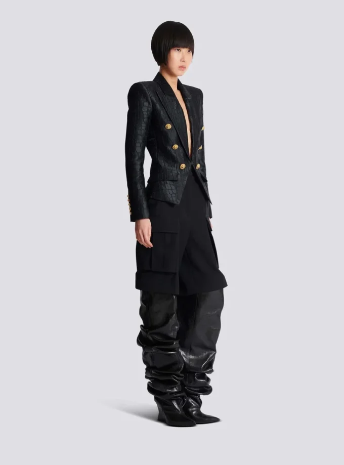 6-Knopf-Jacke aus Krokodil-Jacquard 6-Knopf-Jacke aus Krokodil-Jacquard