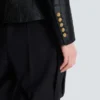 6-Knopf-Jacke aus Krokodil-Jacquard 6-Knopf-Jacke aus Krokodil-Jacquard