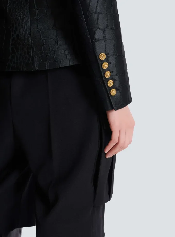 6-Knopf-Jacke aus Krokodil-Jacquard 6-Knopf-Jacke aus Krokodil-Jacquard