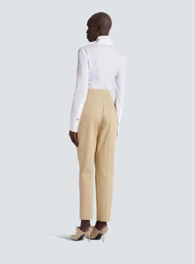 7/8-Hose mit Abnähern aus Baumwollgabardine 7/8-Hose mit Abnähern aus Baumwollgabardine