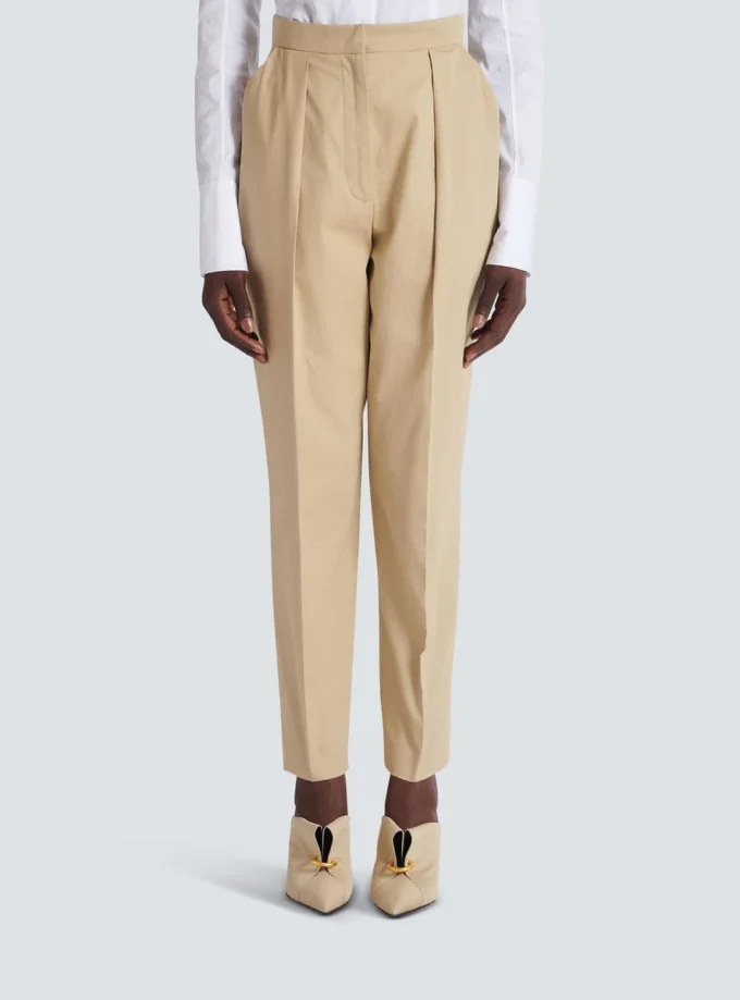 7/8-Hose mit Abnähern aus Baumwollgabardine 7/8-Hose mit Abnähern aus Baumwollgabardine