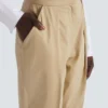 7/8-Hose mit Abnähern aus Baumwollgabardine 7/8-Hose mit Abnähern aus Baumwollgabardine