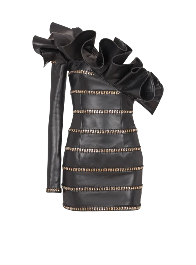 Asymmetrisches, figurbetontes Lederkleid mit Ketten Asymmetrisches, figurbetontes Lederkleid mit Ketten