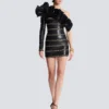 Asymmetrisches, figurbetontes Lederkleid mit Ketten Asymmetrisches, figurbetontes Lederkleid mit Ketten