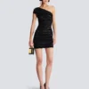 Asymmetrisches Kleid aus glänzendem Rollstrick Asymmetrisches Kleid aus glänzendem Rollstrick