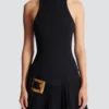 Ausgestelltes Grain-de-Poudre-Kleid mit Gürtel Ausgestelltes Grain-de-Poudre-Kleid mit Gürtel