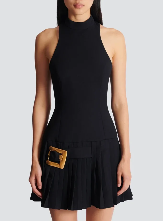 Ausgestelltes Grain-de-Poudre-Kleid mit Gürtel Ausgestelltes Grain-de-Poudre-Kleid mit Gürtel