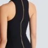 Ausgestelltes Grain-de-Poudre-Kleid mit Gürtel Ausgestelltes Grain-de-Poudre-Kleid mit Gürtel