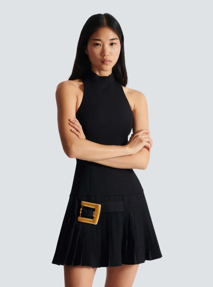 Ausgestelltes Grain-de-Poudre-Kleid mit Gürtel Ausgestelltes Grain-de-Poudre-Kleid mit Gürtel