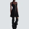Ausgestelltes Neckholder-Kleid aus Krokodilstrick Ausgestelltes Neckholder-Kleid aus Krokodilstrick