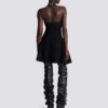 Ausgestelltes Neckholder-Kleid aus Krokodilstrick Ausgestelltes Neckholder-Kleid aus Krokodilstrick