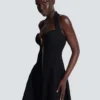 Ausgestelltes Neckholder-Kleid aus Krokodilstrick Ausgestelltes Neckholder-Kleid aus Krokodilstrick