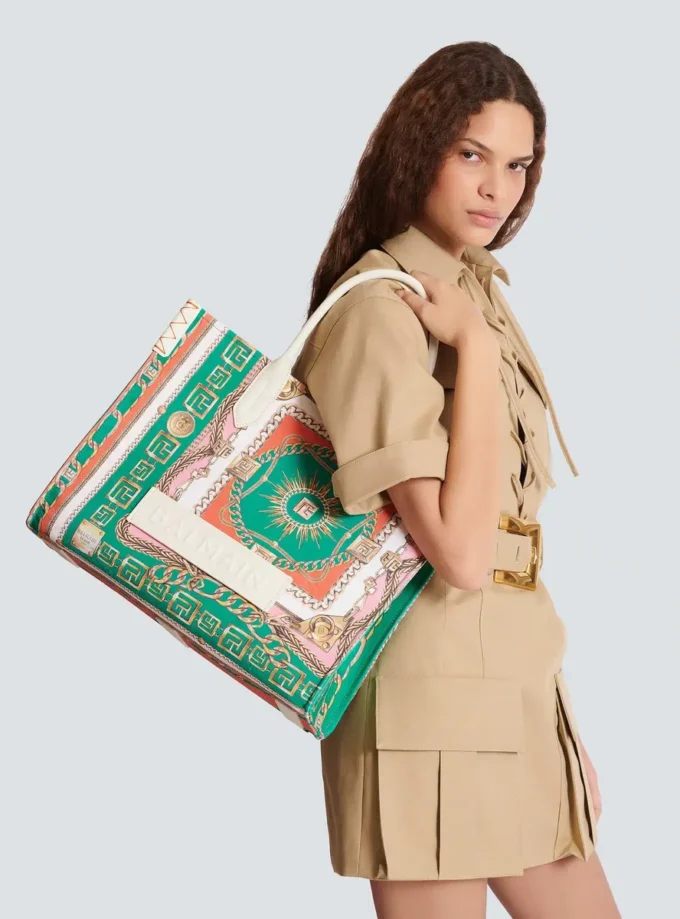 B-Army Medium Tragetasche aus bedrucktem Canvas B-Army Medium Tragetasche aus bedrucktem Canvas