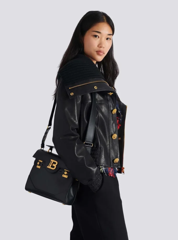 B-Buzz 23 Tasche aus glattem Leder B-Buzz 23 Tasche aus glattem Leder