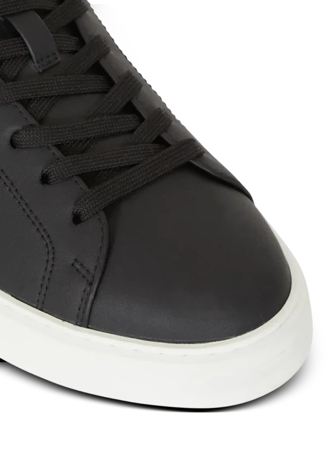 B-Court-Sneaker aus Kalbsleder B-Court-Sneaker aus Kalbsleder