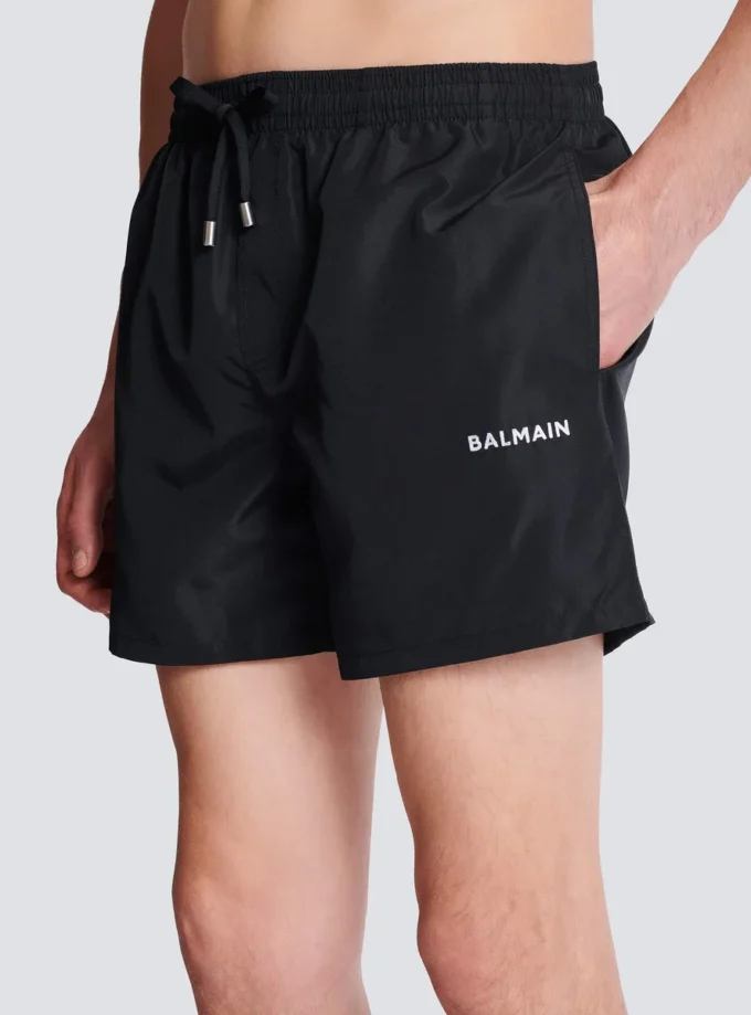 Bademode mit Balmain-Logo