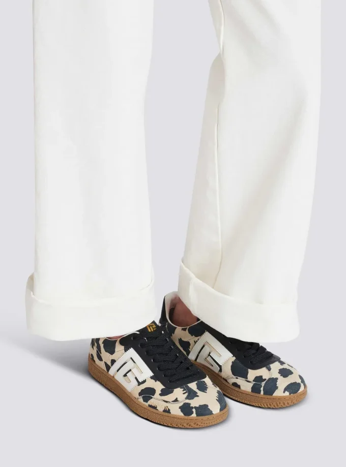Balmain Swan Sneakers aus Wildleder mit Leopardenmuster Balmain Swan Sneakers aus Wildleder mit Leopardenmuster