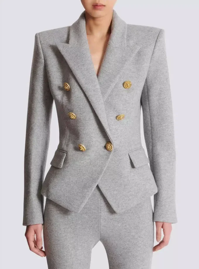 Baumwollstrickjacke mit 6 Knöpfen Baumwollstrickjacke mit 6 Knöpfen