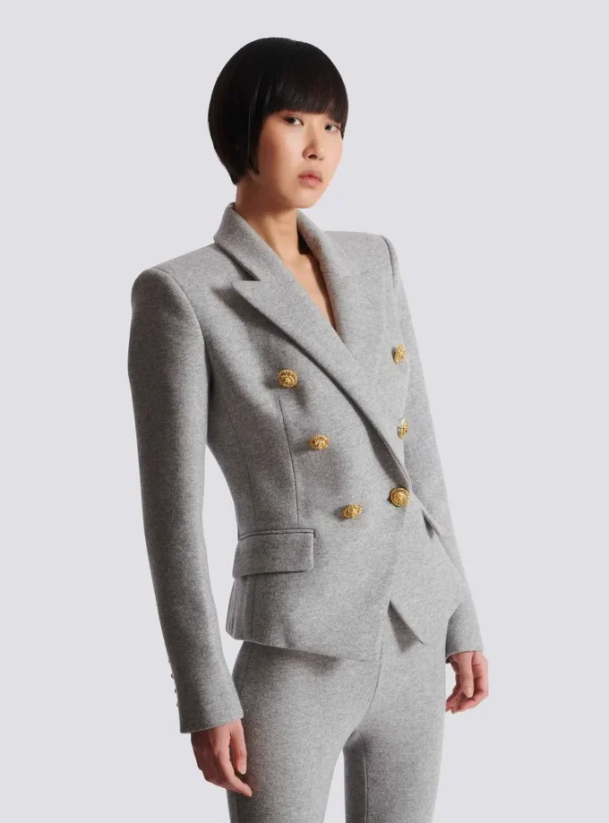 Baumwollstrickjacke mit 6 Knöpfen Baumwollstrickjacke mit 6 Knöpfen