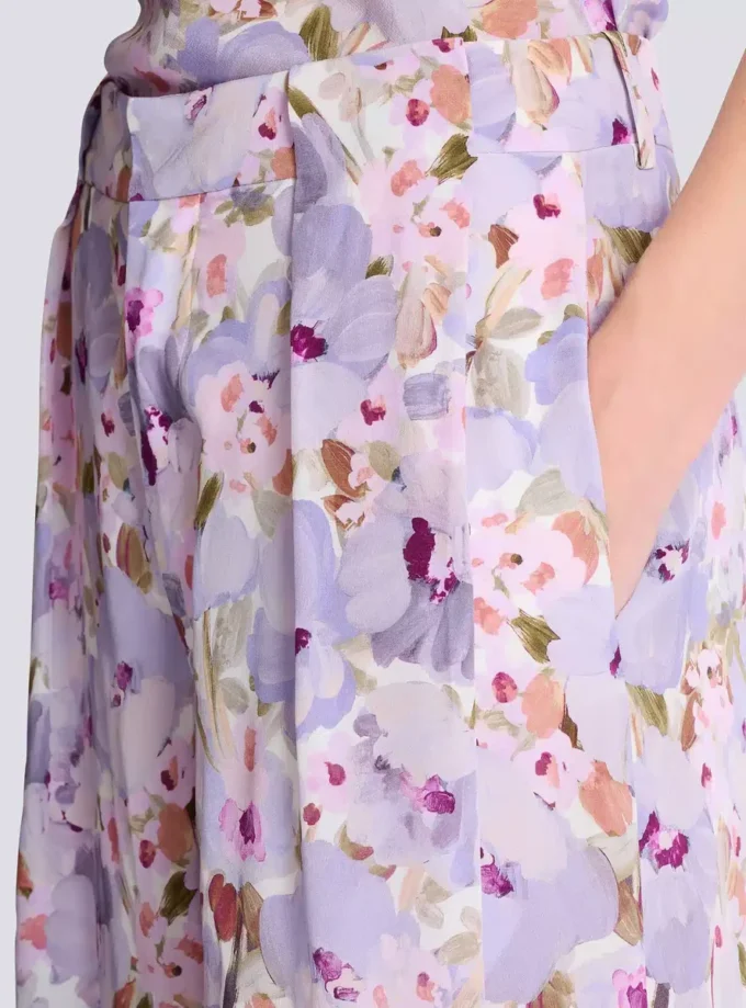 Bedruckte Hose mit Mohnblumenmuster Bedruckte Hose mit Mohnblumenmuster