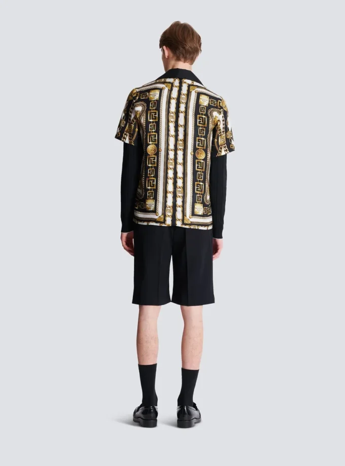 Bedrucktes Pyjamahemd mit Foulard-Chaînes-Muster Bedrucktes Pyjamahemd mit Foulard-Chaînes-Muster