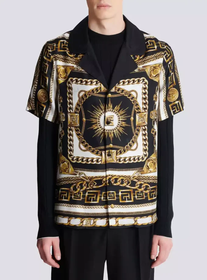Bedrucktes Pyjamahemd mit Foulard-Chaînes-Muster Bedrucktes Pyjamahemd mit Foulard-Chaînes-Muster
