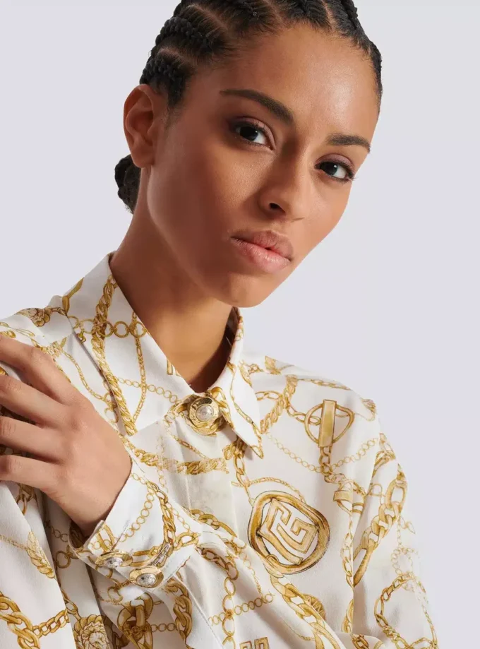 Bedrucktes Seidenhemd mit Balmain-Kettenmuster Bedrucktes Seidenhemd mit Balmain-Kettenmuster
