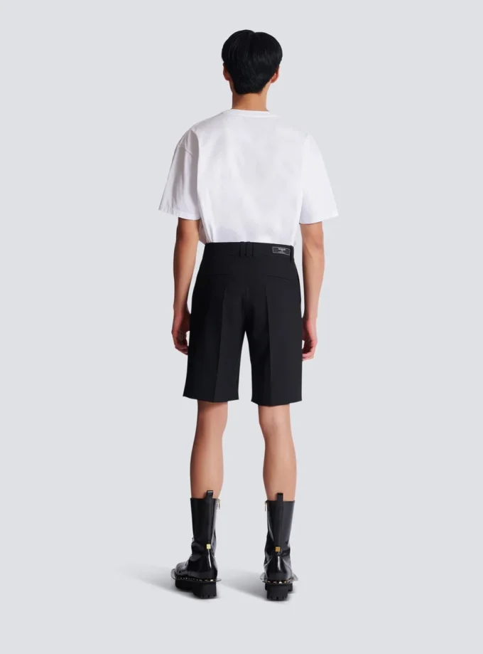 Bermudashorts aus Wolle mit Abnähern Bermudashorts aus Wolle mit Abnähern