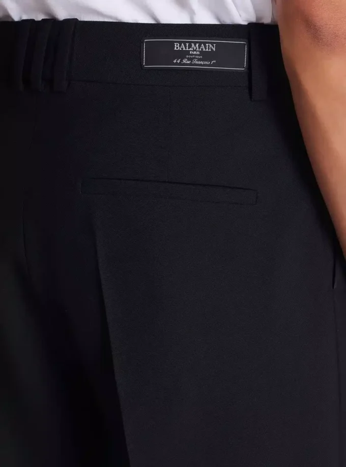 Bermudashorts aus Wolle mit Abnähern Bermudashorts aus Wolle mit Abnähern