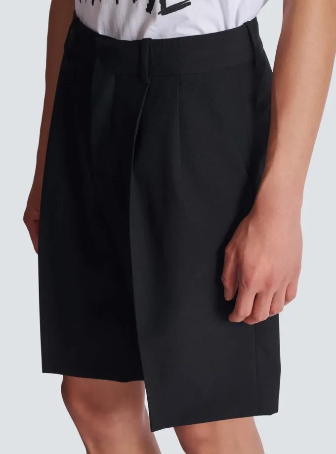 Bermudashorts aus Wolle mit Abnähern Bermudashorts aus Wolle mit Abnähern