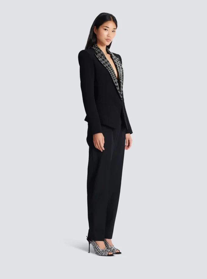 Bestickte Jacke mit 6 Knöpfen Bestickte Jacke mit 6 Knöpfen