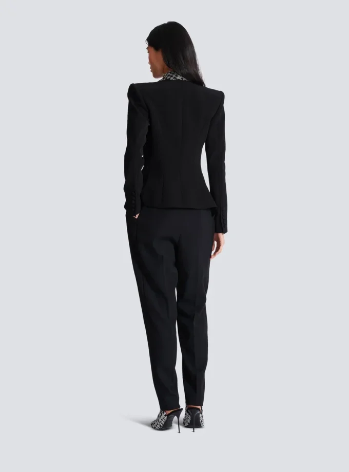 Bestickte Jacke mit 6 Knöpfen Bestickte Jacke mit 6 Knöpfen