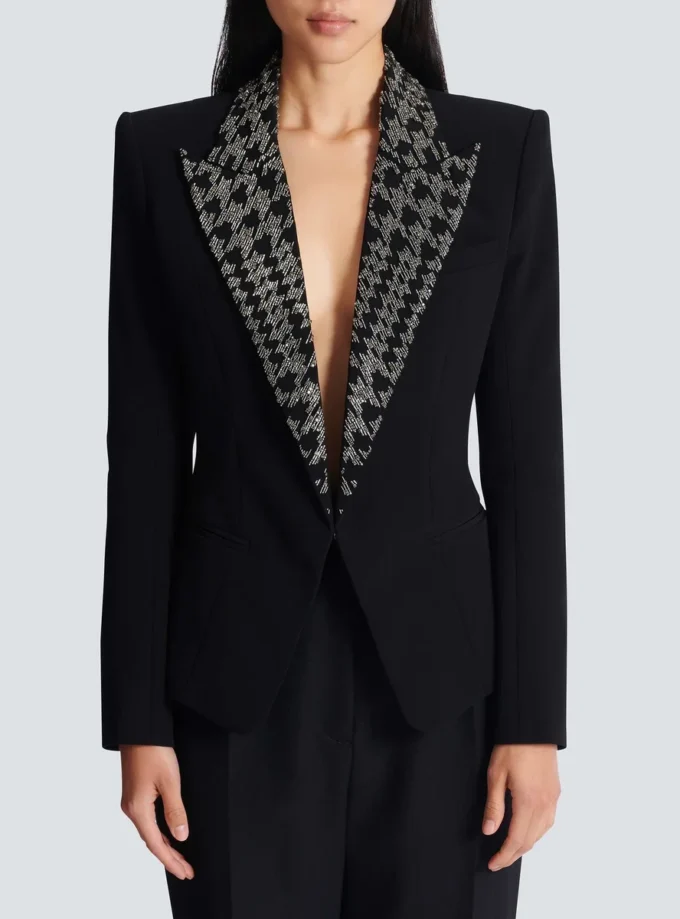 Bestickte Jacke mit 6 Knöpfen Bestickte Jacke mit 6 Knöpfen