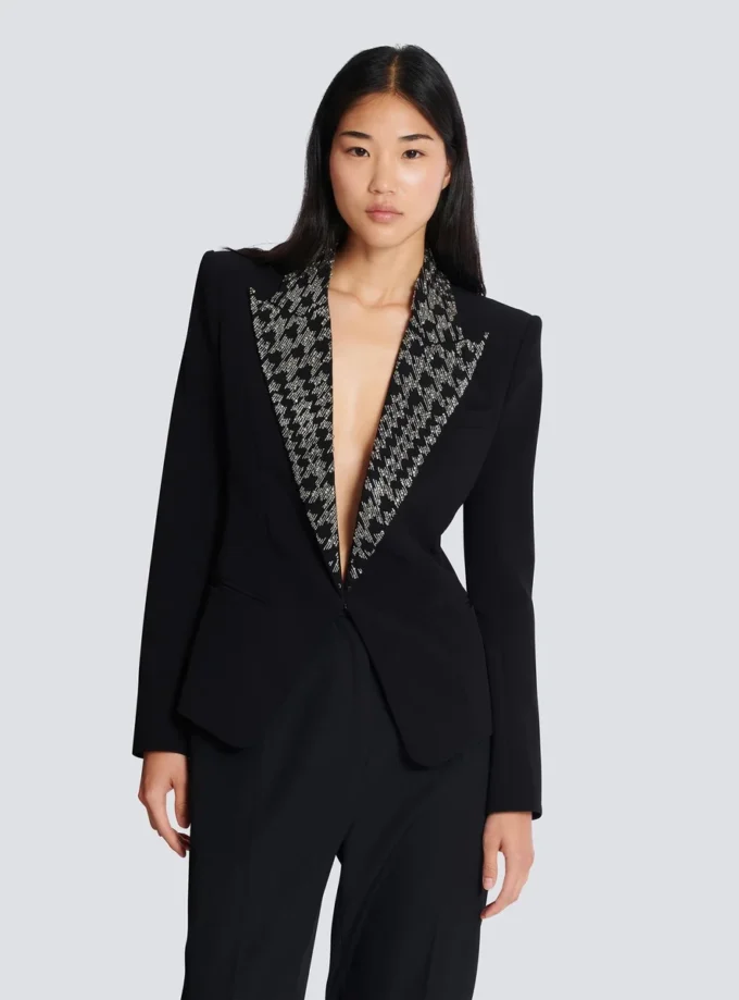 Bestickte Jacke mit 6 Knöpfen Bestickte Jacke mit 6 Knöpfen