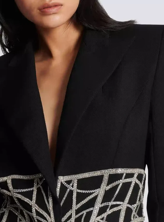 Bestickte, schmal geschnittene Jacke mit Grain-de-Poudre-Muster Bestickte, schmal geschnittene Jacke mit Grain-de-Poudre-Muster