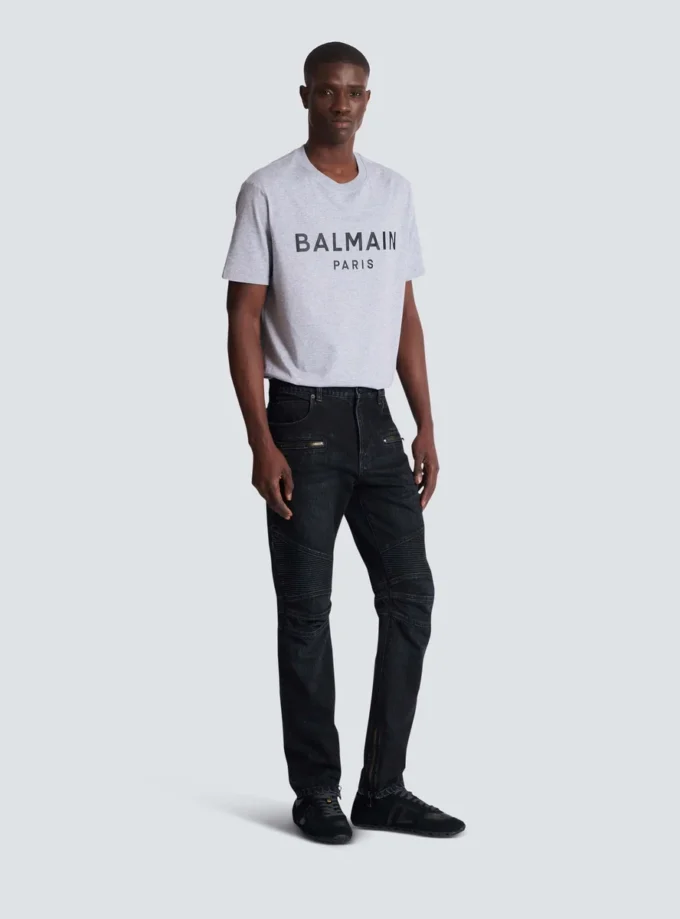 Bikerjeans aus schwarzem Vintage-Denim Bikerjeans aus schwarzem Vintage-Denim