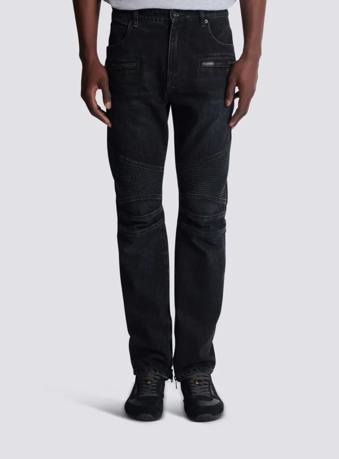 Bikerjeans aus schwarzem Vintage-Denim Bikerjeans aus schwarzem Vintage-Denim