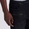 Bikerjeans aus schwarzem Vintage-Denim Bikerjeans aus schwarzem Vintage-Denim