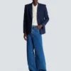 Blaue Jeans mit weitem Bein Blaue Jeans mit weitem Bein