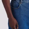 Blaue Jeans mit weitem Bein Blaue Jeans mit weitem Bein