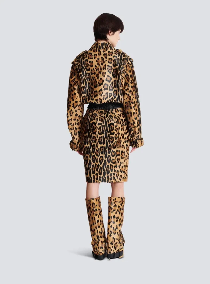 Bomberjacke aus Leder im Ponyfell-Stil mit Leopardenmuster Bomberjacke aus Leder im Ponyfell-Stil mit Leopardenmuster