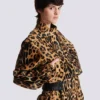 Bomberjacke aus Leder im Ponyfell-Stil mit Leopardenmuster Bomberjacke aus Leder im Ponyfell-Stil mit Leopardenmuster