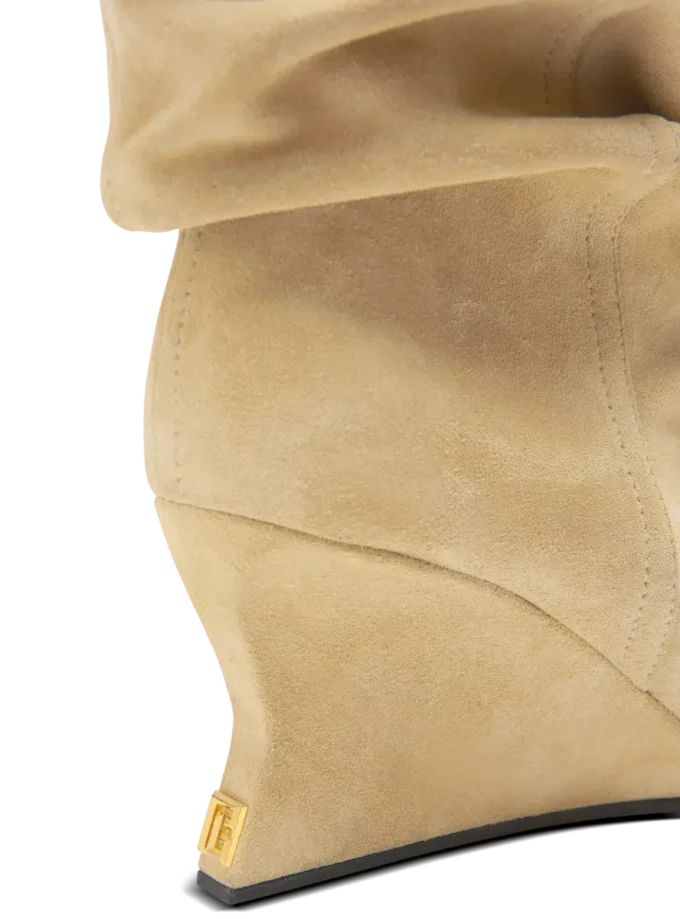 Drapierte Wildleder-Keilabsatz-Stiefeletten