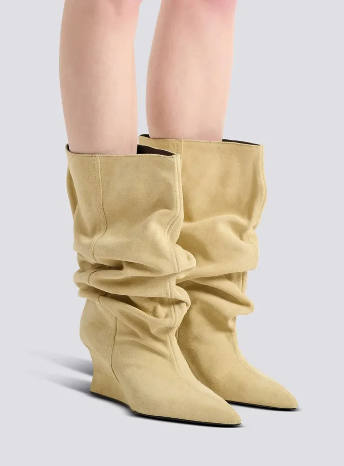 Drapierte Wildleder-Keilabsatz-Stiefeletten