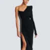 Drapiertes, asymmetrisches Kleid aus zwei Materialien Drapiertes, asymmetrisches Kleid aus zwei Materialien