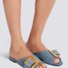 Flache Denim-Sandalen von Anthem Flache Denim-Sandalen von Anthem