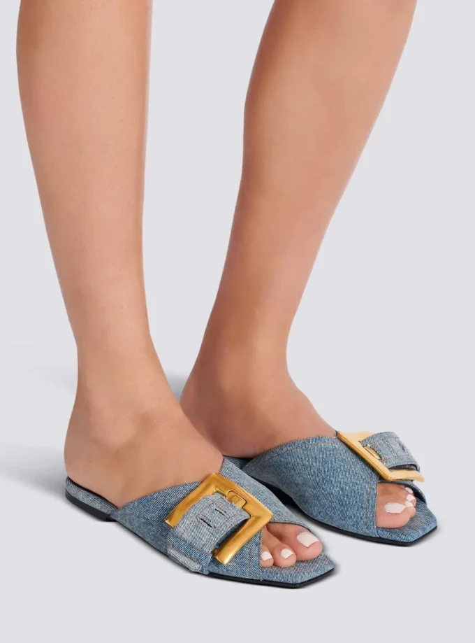 Flache Denim-Sandalen von Anthem Flache Denim-Sandalen von Anthem