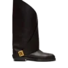 Flache Lederstiefel mit Twist Flache Lederstiefel mit Twist