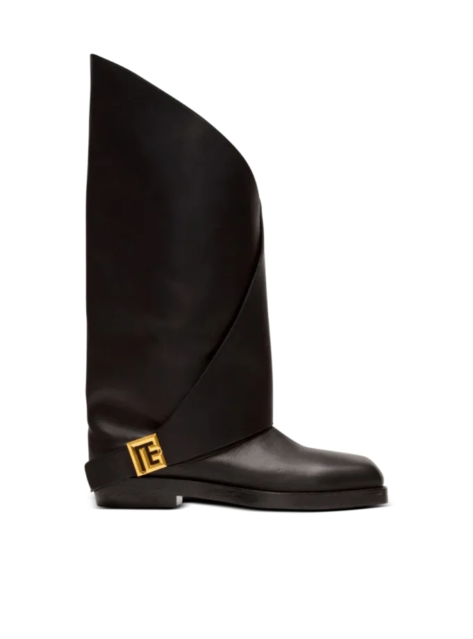 Flache Lederstiefel mit Twist Flache Lederstiefel mit Twist
